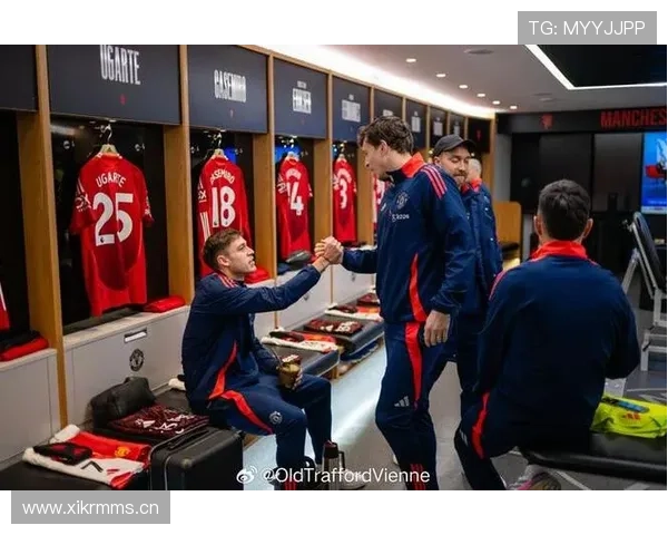 曼联更衣室矛盾再度浮现,持续影响球队战绩稳定性与赛季走势 曼联更衣室矛盾再度浮现,持续影响球队战绩稳定性与赛季走势