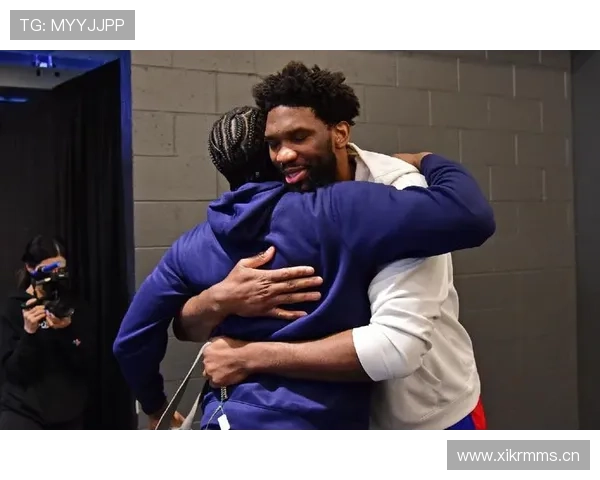 恩比德休赛期天天吃牛排配香槟，训练师说他体脂率比超模还低